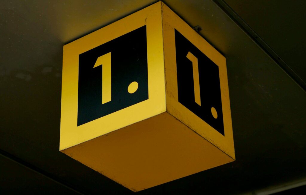 A cubic sign with the number 1