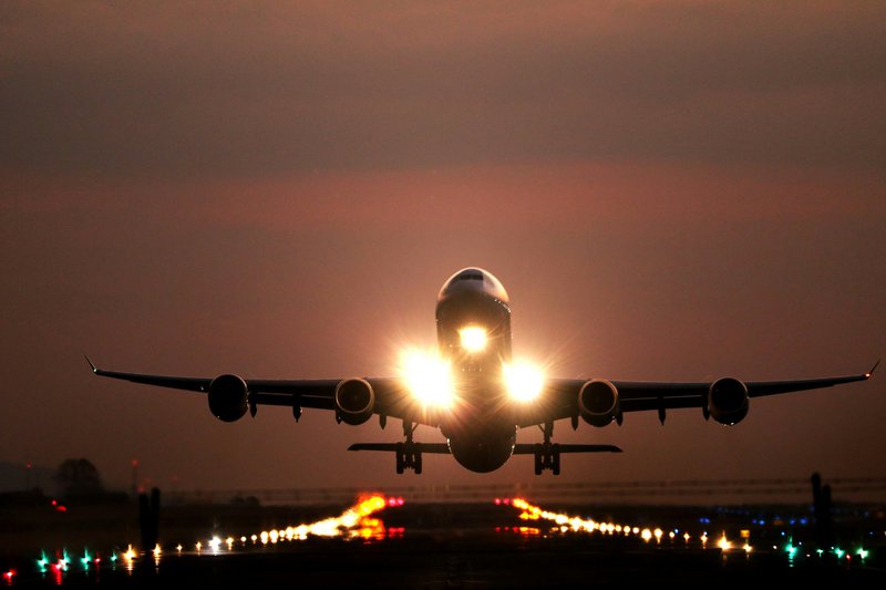 airline about to land on ramp